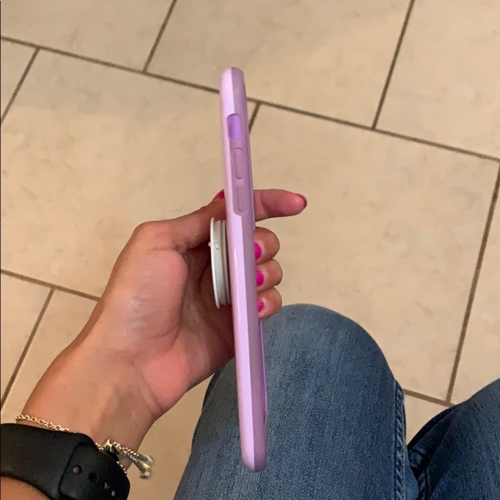 iPhone 7 Plus with pop socket - Picture 2 of 4